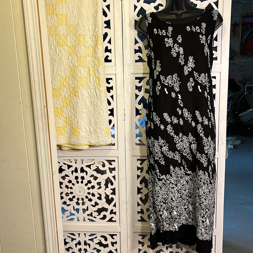 Jane Ashley- size medium, beautiful, cool summer dress.